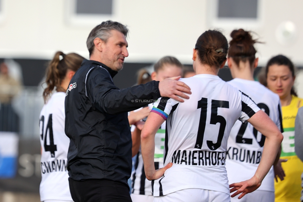 Sturm Damen - Kleinmuenchen BW Linz
OEFB Frauen Bundesliga, 10. Runde, SK Sturm Graz Damen - SPG UNION Kleinmuenchen Blau-Weiss Linz, Trainingszentrum Messendorf, 18.03.2023. 

Foto zeigt Christian Lang (Cheftrainer Sturm Damen) und Sophie Maierhofer (Sturm Damen)
