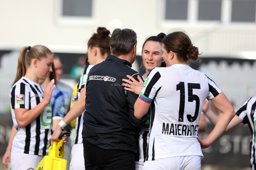 Sturm Damen - Kleinmuenchen BW Linz
OEFB Frauen Bundesliga, 10. Runde, SK Sturm Graz Damen - SPG UNION Kleinmuenchen Blau-Weiss Linz, Trainingszentrum Messendorf, 18.03.2023. 

Foto zeigt Christian Lang (Cheftrainer Sturm Damen) und Linda Mittermair (Sturm Damen)
