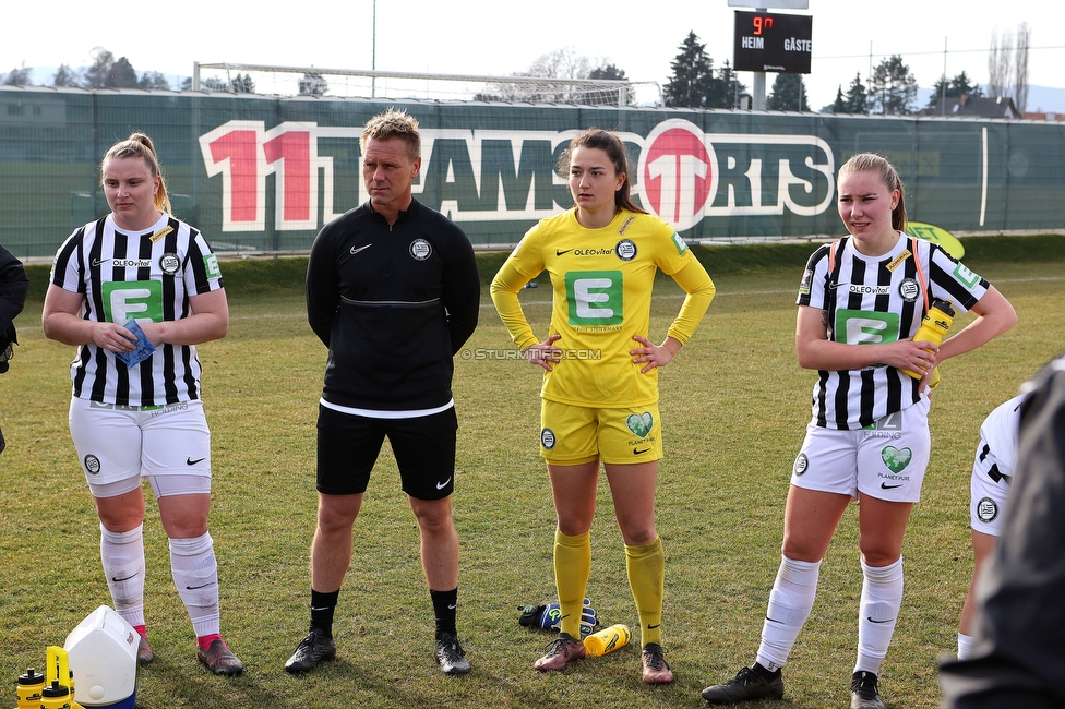 Sturm Damen - Kleinmuenchen BW Linz
OEFB Frauen Bundesliga, 10. Runde, SK Sturm Graz Damen - SPG UNION Kleinmuenchen Blau-Weiss Linz, Trainingszentrum Messendorf, 18.03.2023. 

Foto zeigt Julia Matuschewski (Sturm Damen), Daniel Gutschi (Torwart Trainer Sturm Damen), Vanessa Gritzner (Sturm Damen) und Anna Maria Wirnsberger (Sturm Damen)
