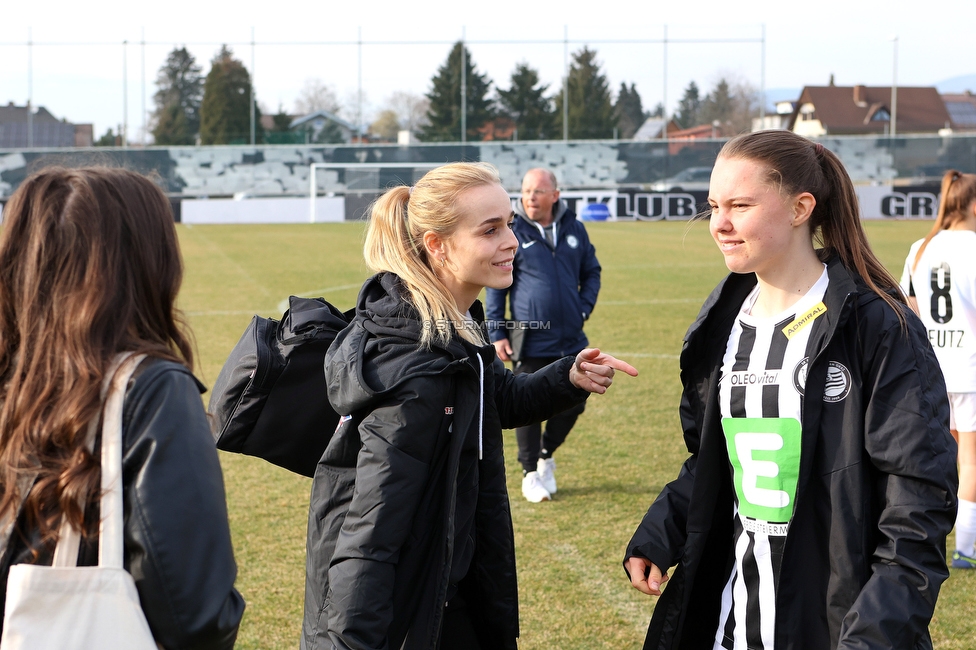 Sturm Damen - Kleinmuenchen BW Linz
OEFB Frauen Bundesliga, 10. Runde, SK Sturm Graz Damen - SPG UNION Kleinmuenchen Blau-Weiss Linz, Trainingszentrum Messendorf, 18.03.2023. 

Foto zeigt Carmen Schauer (Betreuerin Sturm Damen) und Lilli Purtscheller (Sturm Damen)
