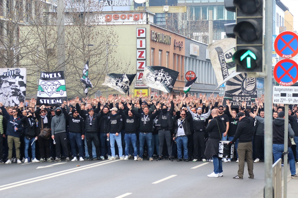 Sturm Graz - Rapid Wien
Oesterreichische Fussball Bundesliga, 23. Runde, SK Sturm Graz - SK Rapid Wien, Stadion Liebenau Graz, 02.04.2023. 

Foto zeigt Fans von Sturm beim Corteo
