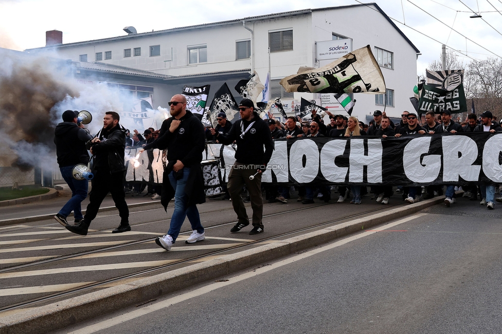 Sturm Graz - Rapid Wien
Oesterreichische Fussball Bundesliga, 23. Runde, SK Sturm Graz - SK Rapid Wien, Stadion Liebenau Graz, 02.04.2023. 

Foto zeigt Fans von Sturm beim Corteo
