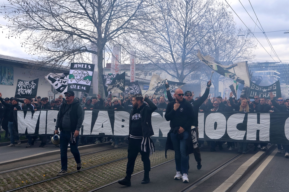 Sturm Graz - Rapid Wien
Oesterreichische Fussball Bundesliga, 23. Runde, SK Sturm Graz - SK Rapid Wien, Stadion Liebenau Graz, 02.04.2023. 

Foto zeigt Fans von Sturm beim Corteo
