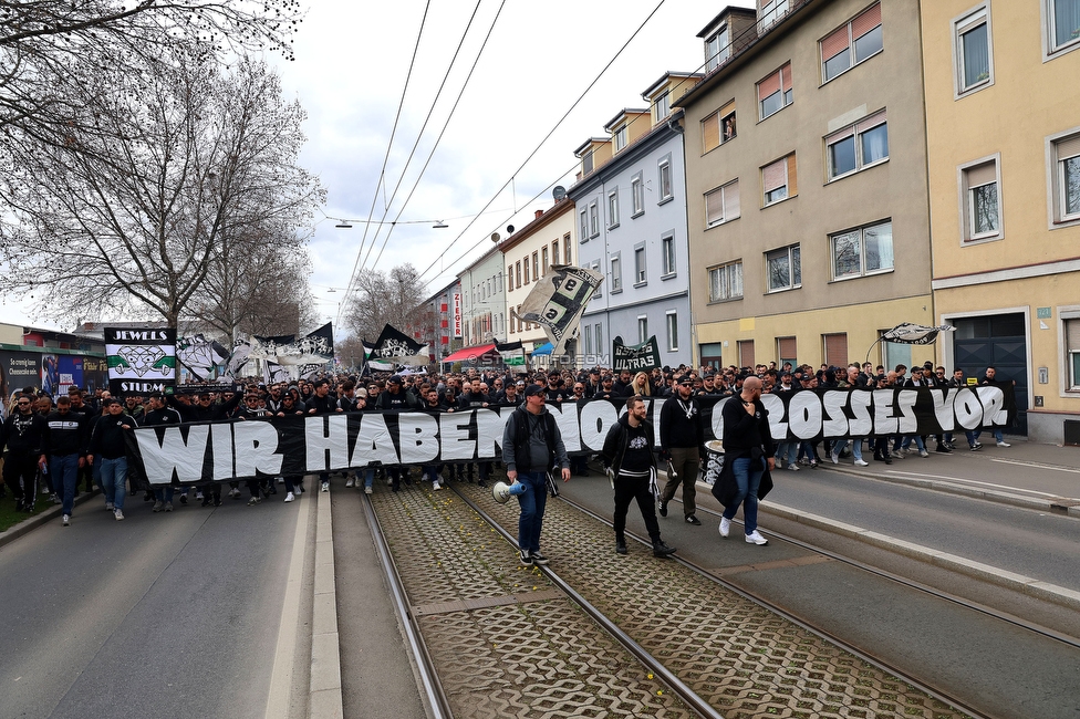 Sturm Graz - Rapid Wien
Oesterreichische Fussball Bundesliga, 23. Runde, SK Sturm Graz - SK Rapid Wien, Stadion Liebenau Graz, 02.04.2023. 

Foto zeigt Fans von Sturm beim Corteo
