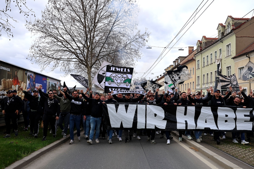 Sturm Graz - Rapid Wien
Oesterreichische Fussball Bundesliga, 23. Runde, SK Sturm Graz - SK Rapid Wien, Stadion Liebenau Graz, 02.04.2023. 

Foto zeigt Fans von Sturm beim Corteo
