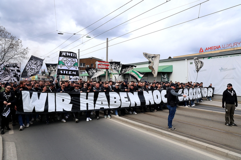 Sturm Graz - Rapid Wien
Oesterreichische Fussball Bundesliga, 23. Runde, SK Sturm Graz - SK Rapid Wien, Stadion Liebenau Graz, 02.04.2023. 

Foto zeigt Fans von Sturm beim Corteo
