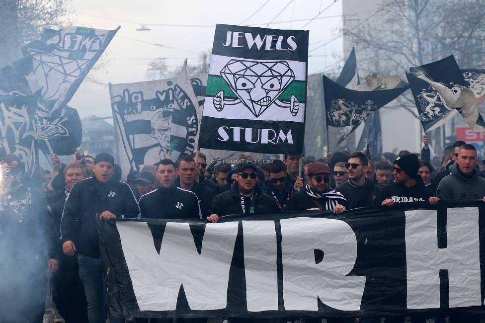 Sturm Graz - Rapid Wien
Oesterreichische Fussball Bundesliga, 23. Runde, SK Sturm Graz - SK Rapid Wien, Stadion Liebenau Graz, 02.04.2023. 

Foto zeigt Fans von Sturm beim Corteo
