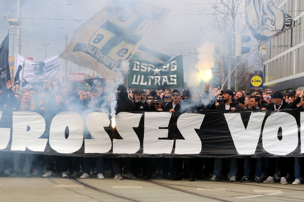 Sturm Graz - Rapid Wien
Oesterreichische Fussball Bundesliga, 23. Runde, SK Sturm Graz - SK Rapid Wien, Stadion Liebenau Graz, 02.04.2023. 

Foto zeigt Fans von Sturm beim Corteo
