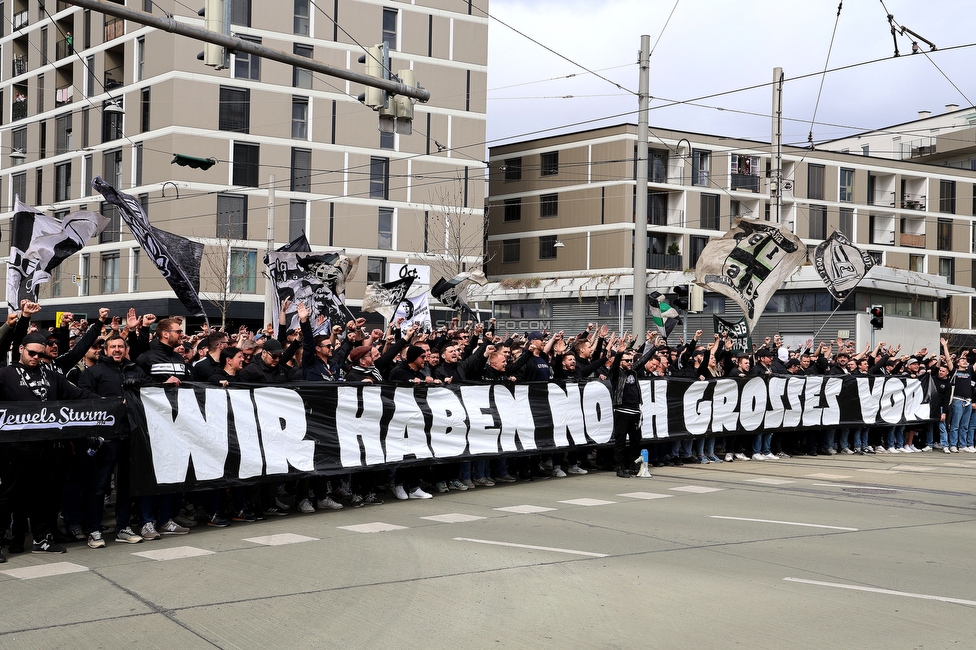 Sturm Graz - Rapid Wien
Oesterreichische Fussball Bundesliga, 23. Runde, SK Sturm Graz - SK Rapid Wien, Stadion Liebenau Graz, 02.04.2023. 

Foto zeigt Fans von Sturm beim Corteo
