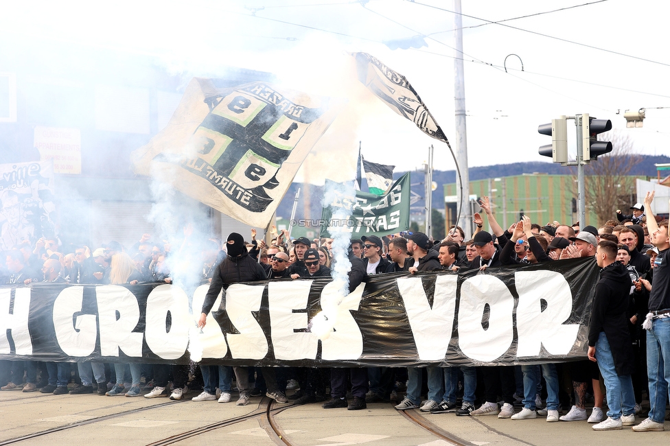 Sturm Graz - Rapid Wien
Oesterreichische Fussball Bundesliga, 23. Runde, SK Sturm Graz - SK Rapid Wien, Stadion Liebenau Graz, 02.04.2023. 

Foto zeigt Fans von Sturm beim Corteo
