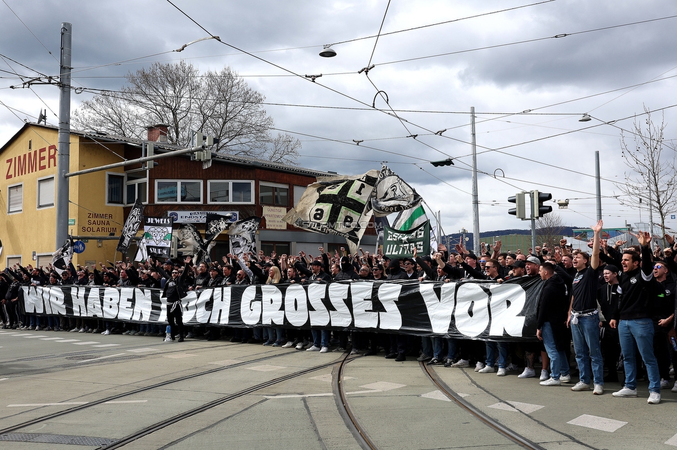 Sturm Graz - Rapid Wien
Oesterreichische Fussball Bundesliga, 23. Runde, SK Sturm Graz - SK Rapid Wien, Stadion Liebenau Graz, 02.04.2023. 

Foto zeigt Fans von Sturm beim Corteo
