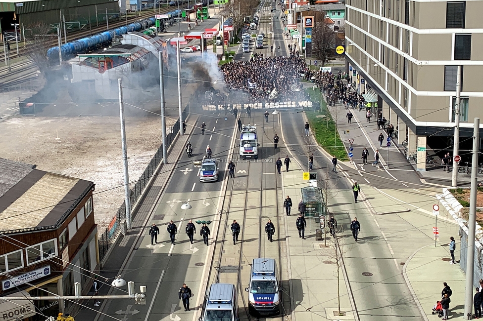 Sturm Graz - Rapid Wien
Oesterreichische Fussball Bundesliga, 23. Runde, SK Sturm Graz - SK Rapid Wien, Stadion Liebenau Graz, 02.04.2023. 

Foto zeigt Fans von Sturm beim Corteo
