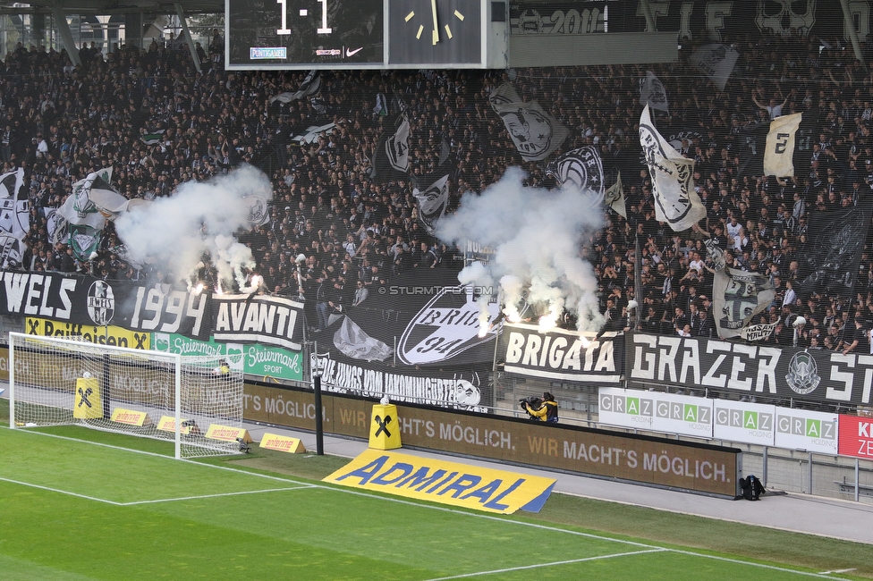 Sturm Graz - Rapid Wien
Oesterreichische Fussball Bundesliga, 23. Runde, SK Sturm Graz - SK Rapid Wien, Stadion Liebenau Graz, 02.04.2023. 

Foto zeigt Fans von Sturm
Schlüsselwörter: pyrotechnik brigata