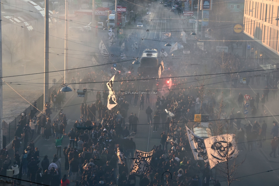 Sturm Graz - LASK
OEFB Cup, Halblfinale, SK Sturm Graz - LASK, Stadion Liebenau Graz, 06.04.2023. 

Foto zeigt Fans von Sturm beim Empfang vom Mannschaftsbus
Schlüsselwörter: pyrotechnik