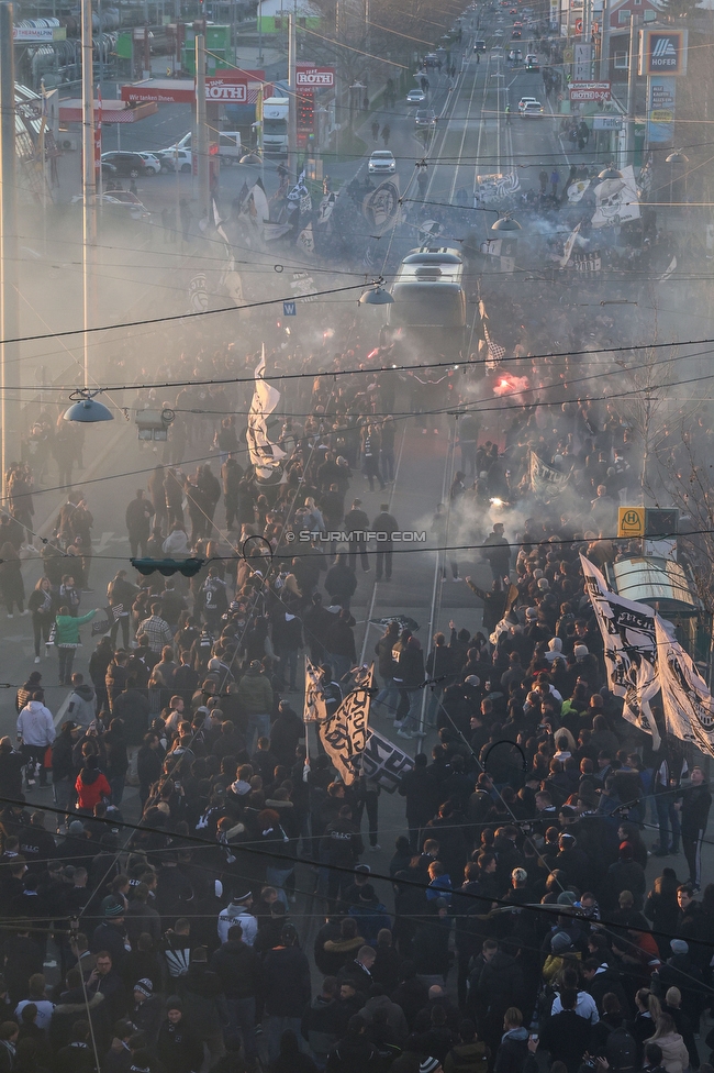 Sturm Graz - LASK
OEFB Cup, Halblfinale, SK Sturm Graz - LASK, Stadion Liebenau Graz, 06.04.2023. 

Foto zeigt Fans von Sturm beim Empfang vom Mannschaftsbus
Schlüsselwörter: pyrotechnik