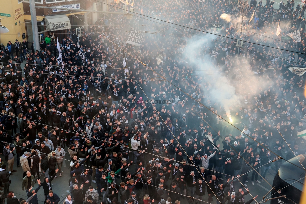 Sturm Graz - LASK
OEFB Cup, Halblfinale, SK Sturm Graz - LASK, Stadion Liebenau Graz, 06.04.2023. 

Foto zeigt Fans von Sturm beim Empfang vom Mannschaftsbus
Schlüsselwörter: pyrotechnik