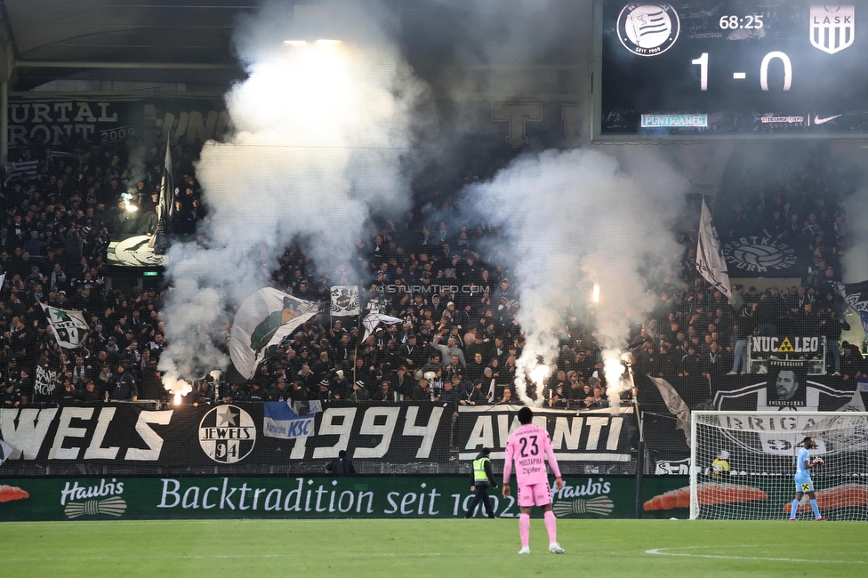 Sturm Graz - LASK
OEFB Cup, Halblfinale, SK Sturm Graz - LASK, Stadion Liebenau Graz, 06.04.2023. 

Foto zeigt Fans von Sturm
Schlüsselwörter: jewels