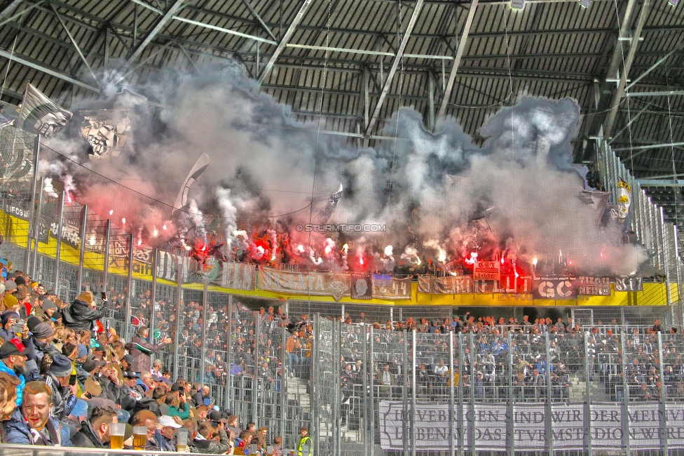 LASK - Sturm Graz
Oesterreichische Fussball Bundesliga, 24. Runde, LASK - SK Sturm Graz, Linzer Stadion Linz, 09.04.2023. 

Foto zeigt Fans von Sturm mit einer Choreografie
Schlüsselwörter: pyrotechnik