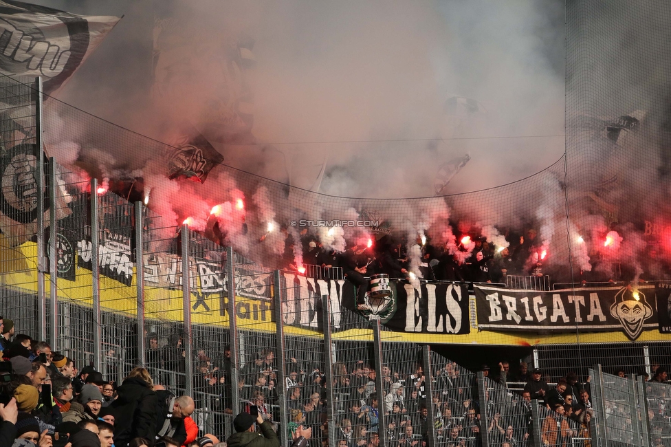 LASK - Sturm Graz
Oesterreichische Fussball Bundesliga, 24. Runde, LASK - SK Sturm Graz, Linzer Stadion Linz, 09.04.2023. 

Foto zeigt Fans von Sturm mit einer Choreografie
Schlüsselwörter: pyrotechnik