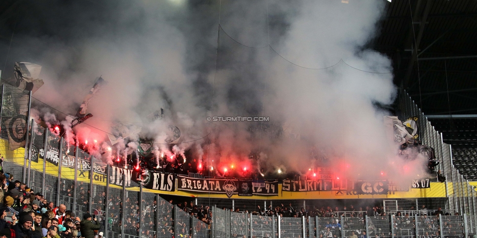 LASK - Sturm Graz
Oesterreichische Fussball Bundesliga, 24. Runde, LASK - SK Sturm Graz, Linzer Stadion Linz, 09.04.2023. 

Foto zeigt Fans von Sturm mit einer Choreografie
Schlüsselwörter: pyrotechnik