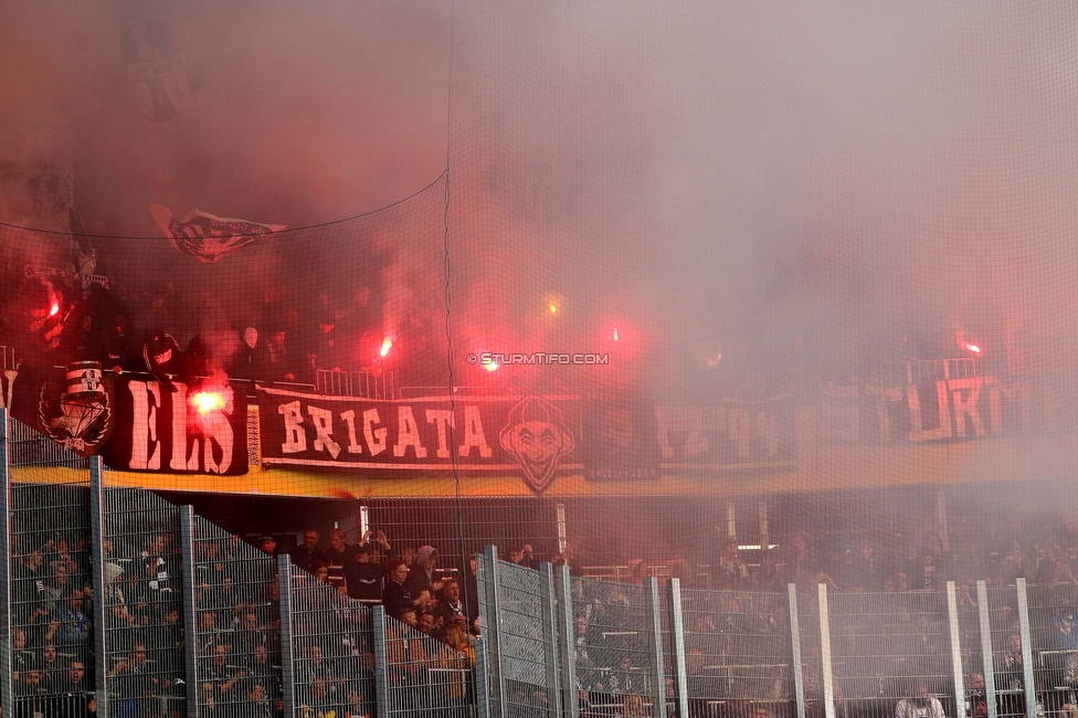 LASK - Sturm Graz
Oesterreichische Fussball Bundesliga, 24. Runde, LASK - SK Sturm Graz, Linzer Stadion Linz, 09.04.2023. 

Foto zeigt Fans von Sturm mit einer Choreografie
Schlüsselwörter: pyrotechnik