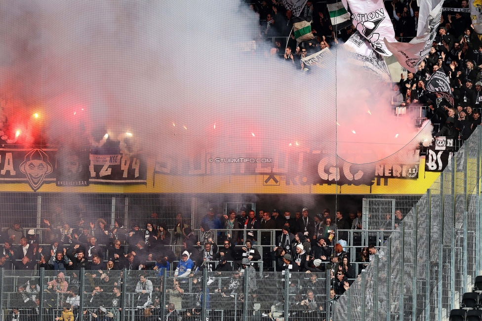 LASK - Sturm Graz
Oesterreichische Fussball Bundesliga, 24. Runde, LASK - SK Sturm Graz, Linzer Stadion Linz, 09.04.2023. 

Foto zeigt Fans von Sturm mit einer Choreografie
Schlüsselwörter: pyrotechnik