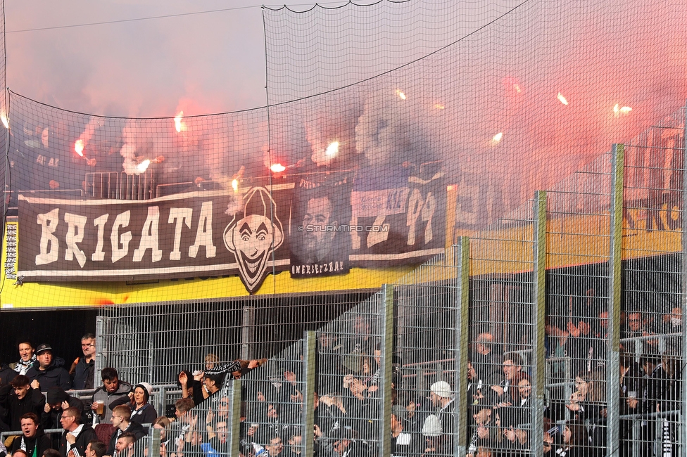 LASK - Sturm Graz
Oesterreichische Fussball Bundesliga, 24. Runde, LASK - SK Sturm Graz, Linzer Stadion Linz, 09.04.2023. 

Foto zeigt Fans von Sturm mit Pyrotechnik
