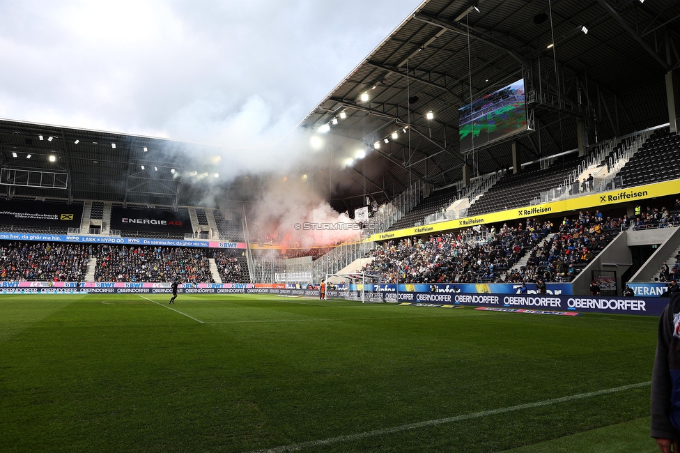 LASK - Sturm Graz
Oesterreichische Fussball Bundesliga, 24. Runde, LASK - SK Sturm Graz, Linzer Stadion Linz, 09.04.2023. 

Foto zeigt Fans von Sturm mit Pyrotechnik
