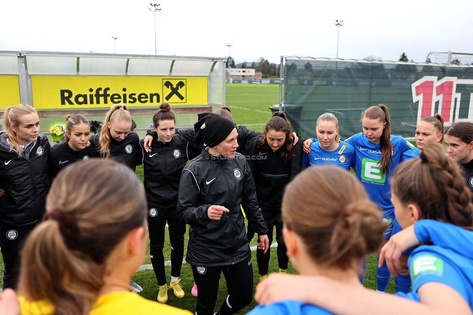 Sturm Damen - Neulengbach
OEFB Frauen Bundesliga, 12. Runde, SK Sturm Graz Damen - USV Neulengbach, Trainingszentrum Messendorf, 15.04.2023. 

Foto zeigt Emily Cancienne (Assistenz Trainer Sturm Damen) und die Mannschaft der Sturm Damen
