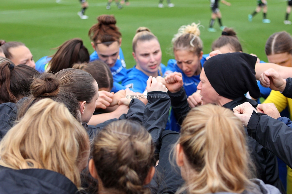 Sturm Damen - Neulengbach
OEFB Frauen Bundesliga, 12. Runde, SK Sturm Graz Damen - USV Neulengbach, Trainingszentrum Messendorf, 15.04.2023. 

Foto zeigt Emily Cancienne (Assistenz Trainer Sturm Damen) und die Mannschaft der Sturm Damen
