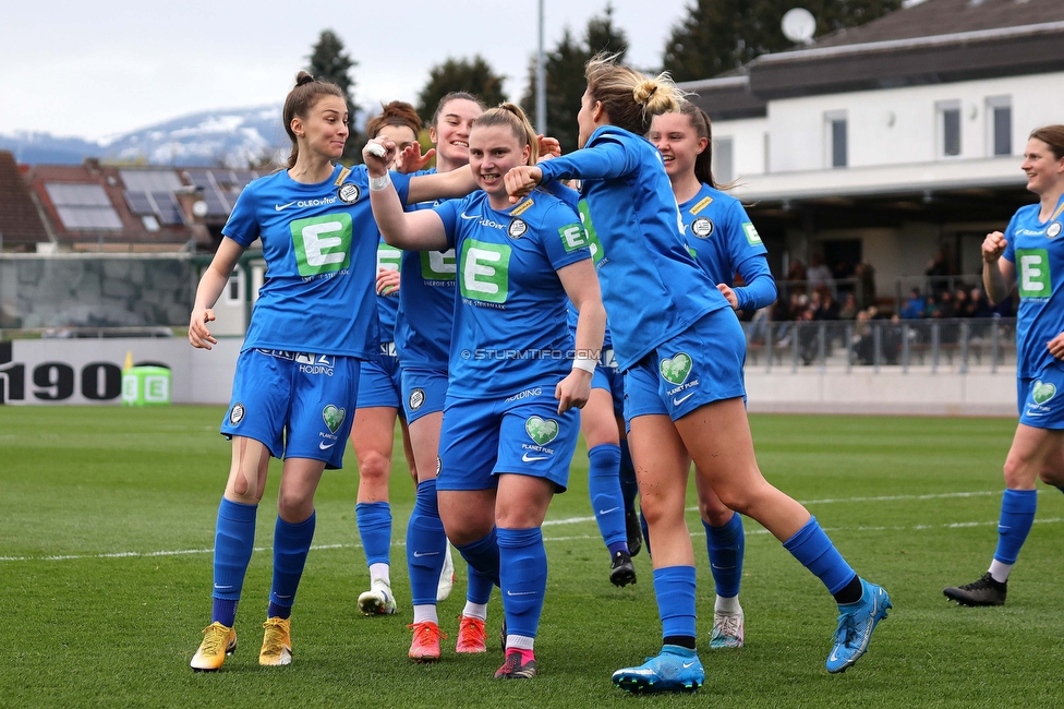 Sturm Damen - Neulengbach
OEFB Frauen Bundesliga, 12. Runde, SK Sturm Graz Damen - USV Neulengbach, Trainingszentrum Messendorf, 15.04.2023. 

Foto zeigt Julia Matuschewski (Sturm Damen) und die Mannschaft der Sturm Damen
