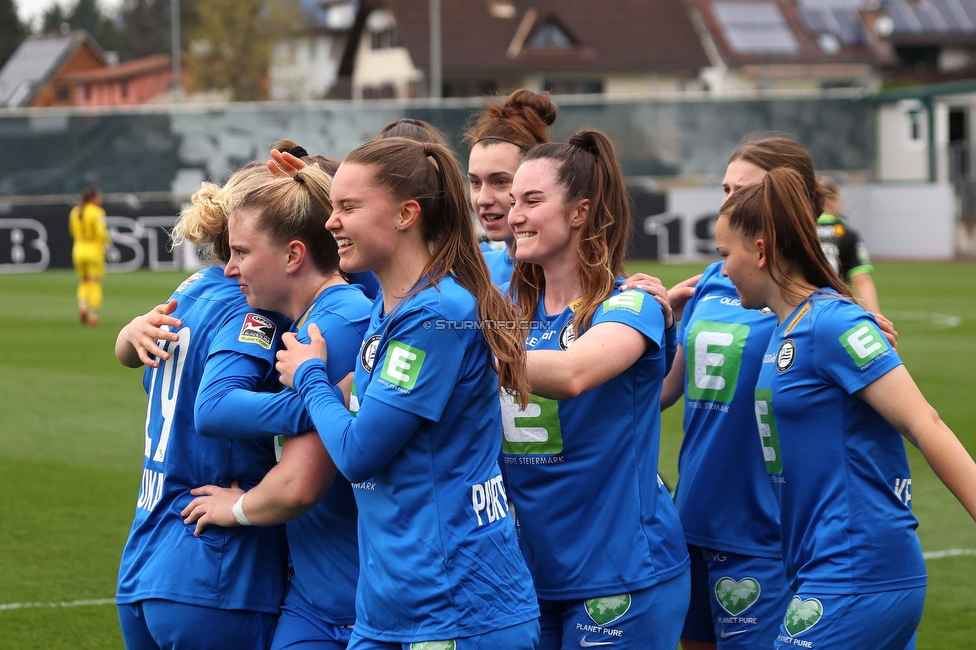 Sturm Damen - Neulengbach
OEFB Frauen Bundesliga, 12. Runde, SK Sturm Graz Damen - USV Neulengbach, Trainingszentrum Messendorf, 15.04.2023. 

Foto zeigt Julia Matuschewski (Sturm Damen) und die Mannschaft der Sturm Damen
