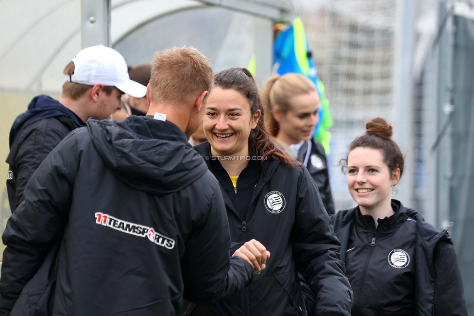 Sturm Damen - Neulengbach
OEFB Frauen Bundesliga, 12. Runde, SK Sturm Graz Damen - USV Neulengbach, Trainingszentrum Messendorf, 15.04.2023. 

Foto zeigt Daniel Gutschi (Torwart Trainer Sturm Damen), Vanessa Gritzner (Sturm Damen) und Gina Steiner (Sturm Damen)
