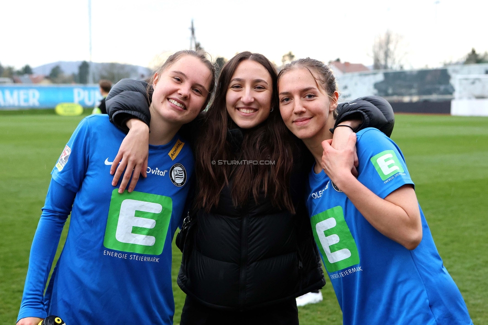 Sturm Damen - Neulengbach
OEFB Frauen Bundesliga, 12. Runde, SK Sturm Graz Damen - USV Neulengbach, Trainingszentrum Messendorf, 15.04.2023. 

Foto zeigt Lilli Purtscheller (Sturm Damen), Andrea Glibo (Sturm Damen) und Modesta Uka (Sturm Damen)
