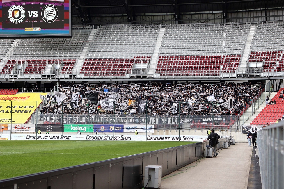 Klagenfurt - Sturm Graz
Oesterreichische Fussball Bundesliga, 25. Runde, Austria Klagenfurt - SK Sturm Graz,  Woerthersee Stadion Klagenfurt, 16.04.2023. 

Foto zeigt Fans von Sturm
Schlüsselwörter: schals