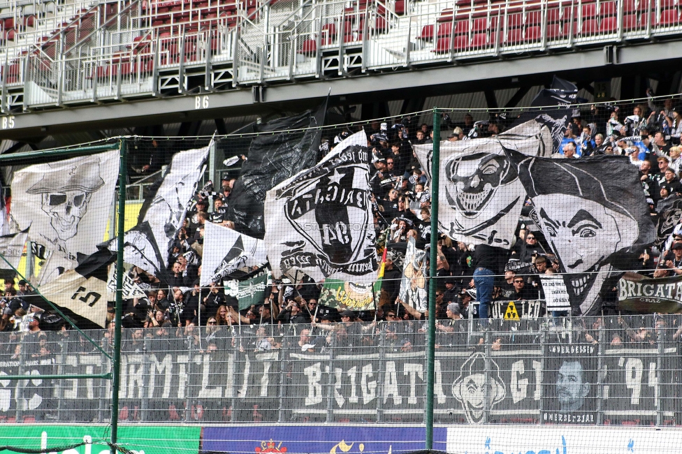 Klagenfurt - Sturm Graz
Oesterreichische Fussball Bundesliga, 25. Runde, Austria Klagenfurt - SK Sturm Graz,  Woerthersee Stadion Klagenfurt, 16.04.2023. 

Foto zeigt Fans von Sturm
