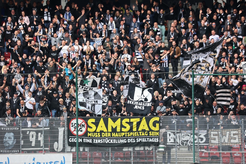 Klagenfurt - Sturm Graz
Oesterreichische Fussball Bundesliga, 25. Runde, Austria Klagenfurt - SK Sturm Graz,  Woerthersee Stadion Klagenfurt, 16.04.2023. 

Foto zeigt Fans von Sturm mit einem Spruchband
Schlüsselwörter: samstag