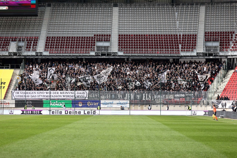 Klagenfurt - Sturm Graz
Oesterreichische Fussball Bundesliga, 25. Runde, Austria Klagenfurt - SK Sturm Graz,  Woerthersee Stadion Klagenfurt, 16.04.2023. 

Foto zeigt Fans von Sturm mit einem Spruchband
Schlüsselwörter: sturmstadion