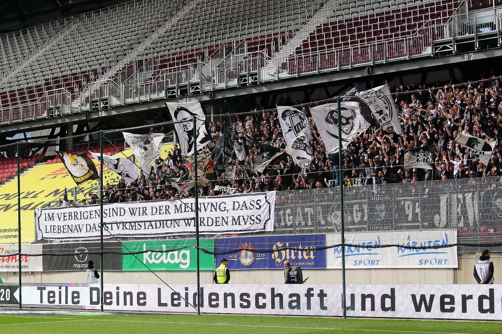 Klagenfurt - Sturm Graz
Oesterreichische Fussball Bundesliga, 25. Runde, Austria Klagenfurt - SK Sturm Graz,  Woerthersee Stadion Klagenfurt, 16.04.2023. 

Foto zeigt Fans von Sturm mit einem Spruchband
Schlüsselwörter: sturmstadion