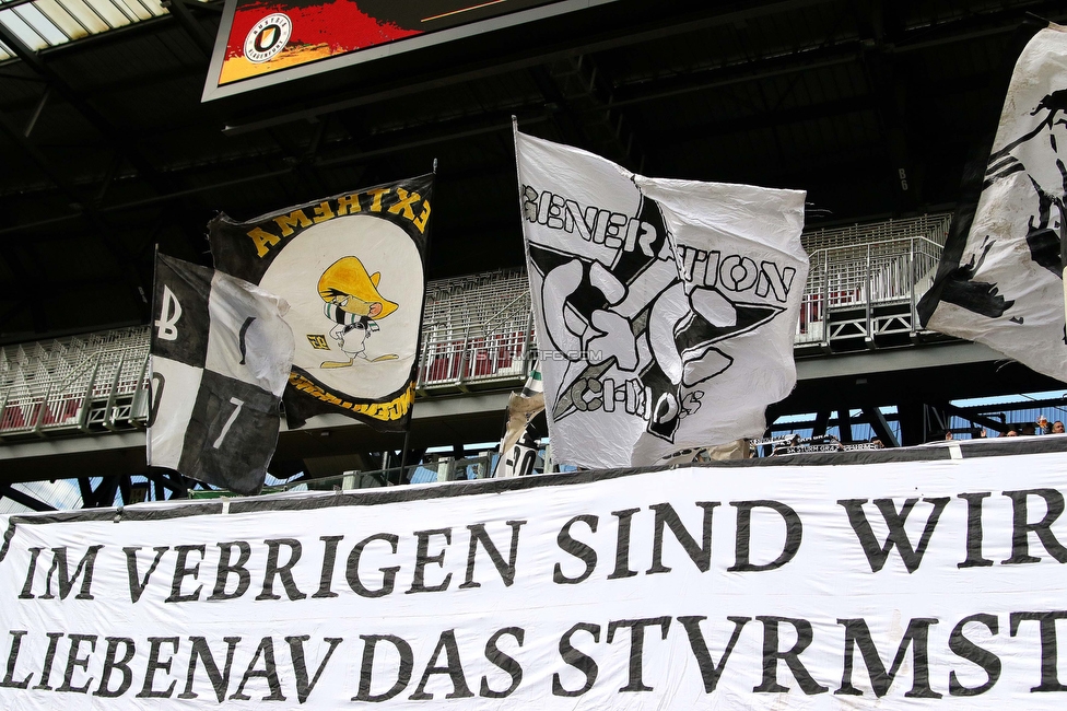 Klagenfurt - Sturm Graz
Oesterreichische Fussball Bundesliga, 25. Runde, Austria Klagenfurt - SK Sturm Graz,  Woerthersee Stadion Klagenfurt, 16.04.2023. 

Foto zeigt Fans von Sturm mit einem Spruchband
Schlüsselwörter: sturmstadion