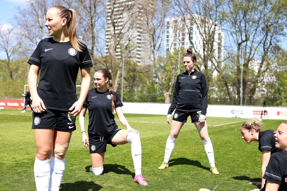 Austria Wien - Sturm
OEFB Frauen Bundesliga, 13. Runde, FK Austria Wien - SK Sturm Graz Damen, GENERALI-Arena Trainingsgelaende Wien, 15.04.2023. 

Foto zeigt Anna Maria Wirnsberger (Sturm Damen), Merle Kirschstein (Sturm Damen) und Gina Steiner (Sturm Damen)
