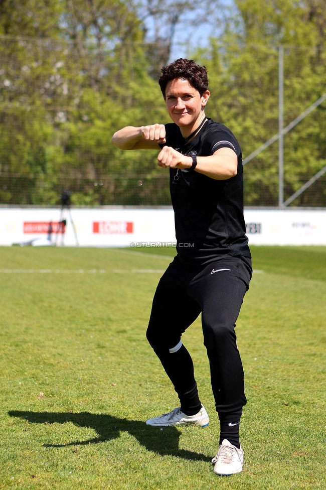 Austria Wien - Sturm
OEFB Frauen Bundesliga, 13. Runde, FK Austria Wien - SK Sturm Graz Damen, GENERALI-Arena Trainingsgelaende Wien, 15.04.2023. 

Foto zeigt Emily Cancienne (Assistenz Trainer Sturm Damen)
