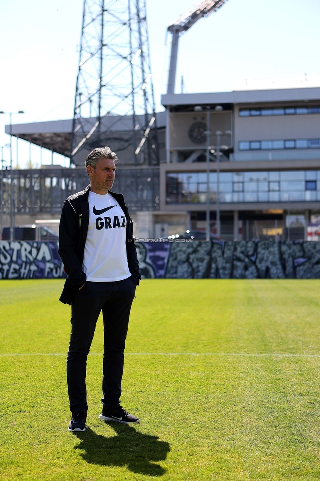 Austria Wien - Sturm
OEFB Frauen Bundesliga, 13. Runde, FK Austria Wien - SK Sturm Graz Damen, GENERALI-Arena Trainingsgelaende Wien, 15.04.2023. 

Foto zeigt Christian Lang (Cheftrainer Sturm Damen)
