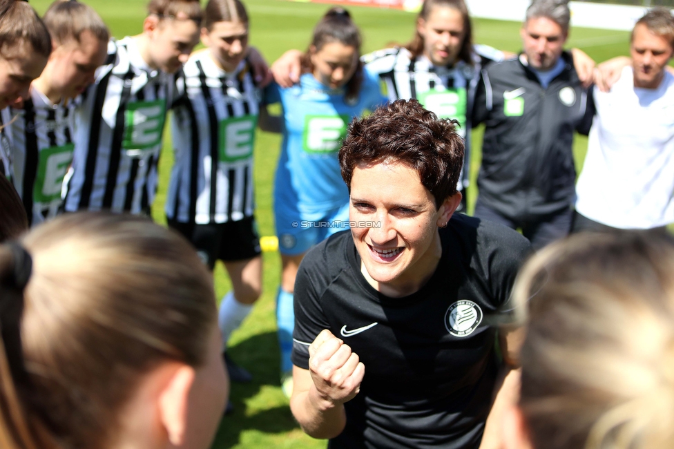 Austria Wien - Sturm
OEFB Frauen Bundesliga, 13. Runde, FK Austria Wien - SK Sturm Graz Damen, GENERALI-Arena Trainingsgelaende Wien, 15.04.2023. 

Foto zeigt Emily Cancienne (Assistenz Trainer Sturm Damen)
