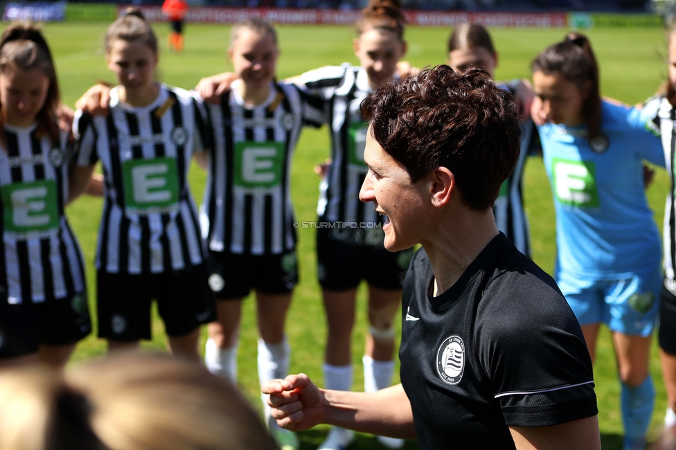 Austria Wien - Sturm
OEFB Frauen Bundesliga, 13. Runde, FK Austria Wien - SK Sturm Graz Damen, GENERALI-Arena Trainingsgelaende Wien, 15.04.2023. 

Foto zeigt Emily Cancienne (Assistenz Trainer Sturm Damen)
