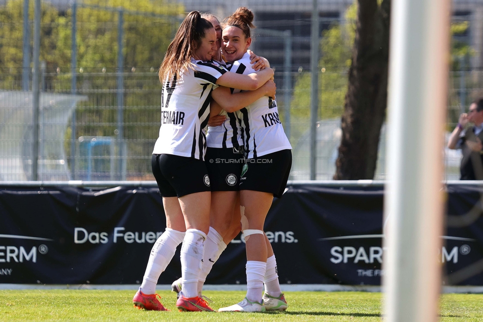 Austria Wien - Sturm
OEFB Frauen Bundesliga, 13. Runde, FK Austria Wien - SK Sturm Graz Damen, GENERALI-Arena Trainingsgelaende Wien, 15.04.2023. 

Foto zeigt Linda Mittermair (Sturm Damen), Lilli Purtscheller (Sturm Damen) und Laura Krumboeck (Sturm Damen)
