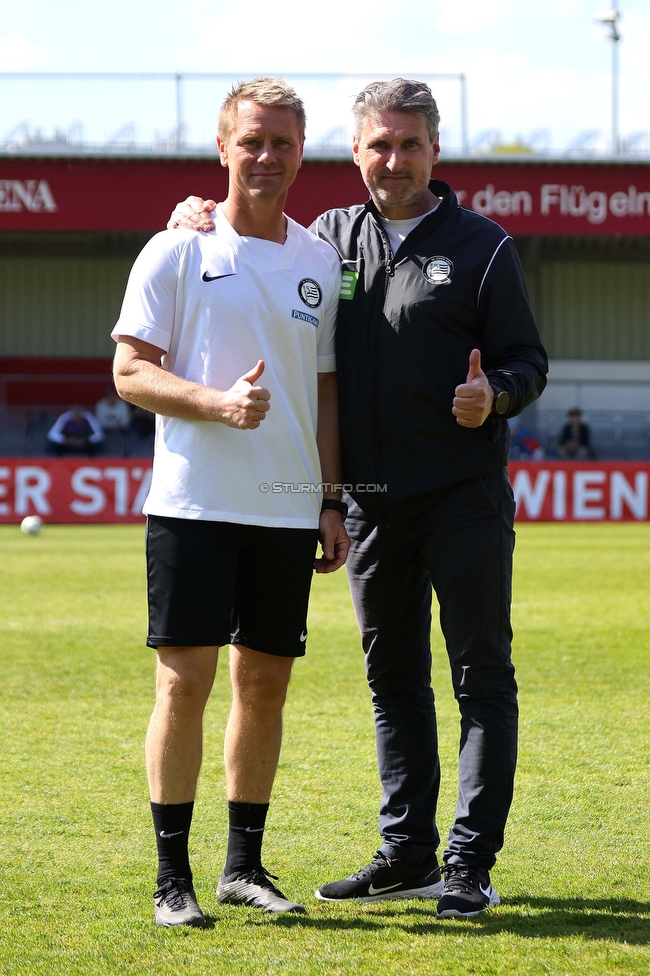 Austria Wien - Sturm
OEFB Frauen Bundesliga, 13. Runde, FK Austria Wien - SK Sturm Graz Damen, GENERALI-Arena Trainingsgelaende Wien, 15.04.2023. 

Foto zeigt Daniel Gutschi (Torwart Trainer Sturm Damen) und Christian Lang (Cheftrainer Sturm Damen)
