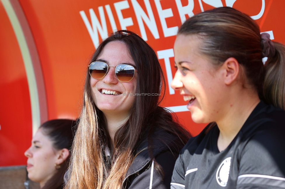 Austria Wien - Sturm
OEFB Frauen Bundesliga, 13. Runde, FK Austria Wien - SK Sturm Graz Damen, GENERALI-Arena Trainingsgelaende Wien, 15.04.2023. 

Foto zeigt Linda Mittermair (Sturm Damen) und Mariella El Sherif (Sturm Damen)
