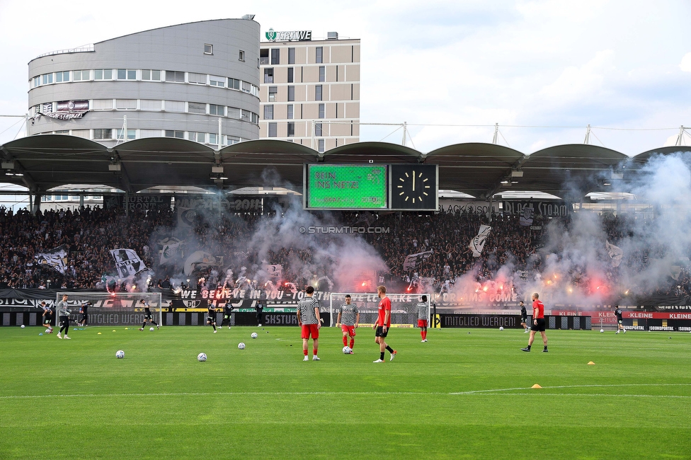 Sturm Graz - Salzburg
Oesterreichische Fussball Bundesliga, 26. Runde, SK Sturm Graz - FC RB Salzburg, Stadion Liebenau Graz, 23.04.2023. 

Foto zeigt Fans von Sturm beim Aufwaermen der Mannschaften
