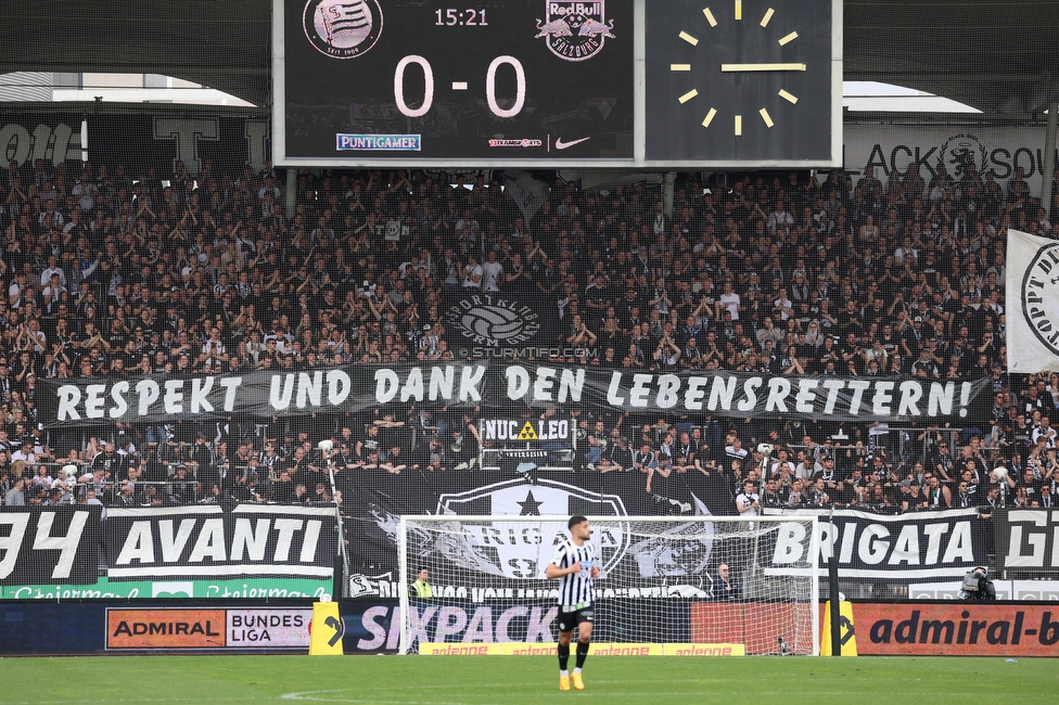 Sturm Graz - Salzburg
Oesterreichische Fussball Bundesliga, 26. Runde, SK Sturm Graz - FC RB Salzburg, Stadion Liebenau Graz, 23.04.2023. 

Foto zeigt Fans von Sturm mit einem Spruchband fuer das Rote Kreuz
